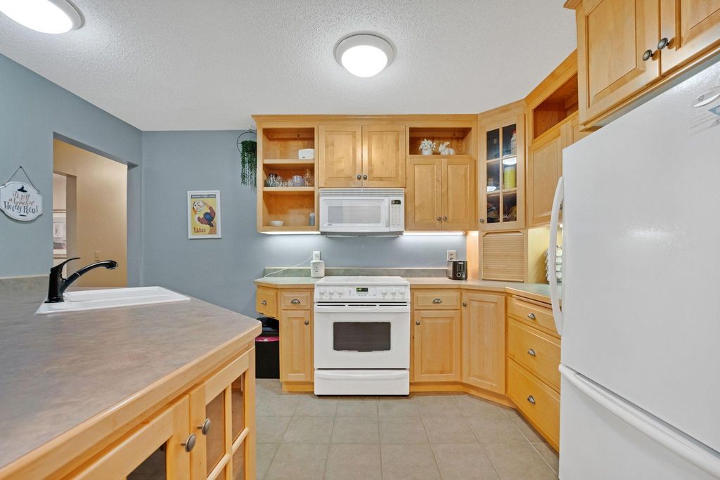 Photo of 15805 26th Avenue N #B, Plymouth, MN 55447 (MLS # 7098380)