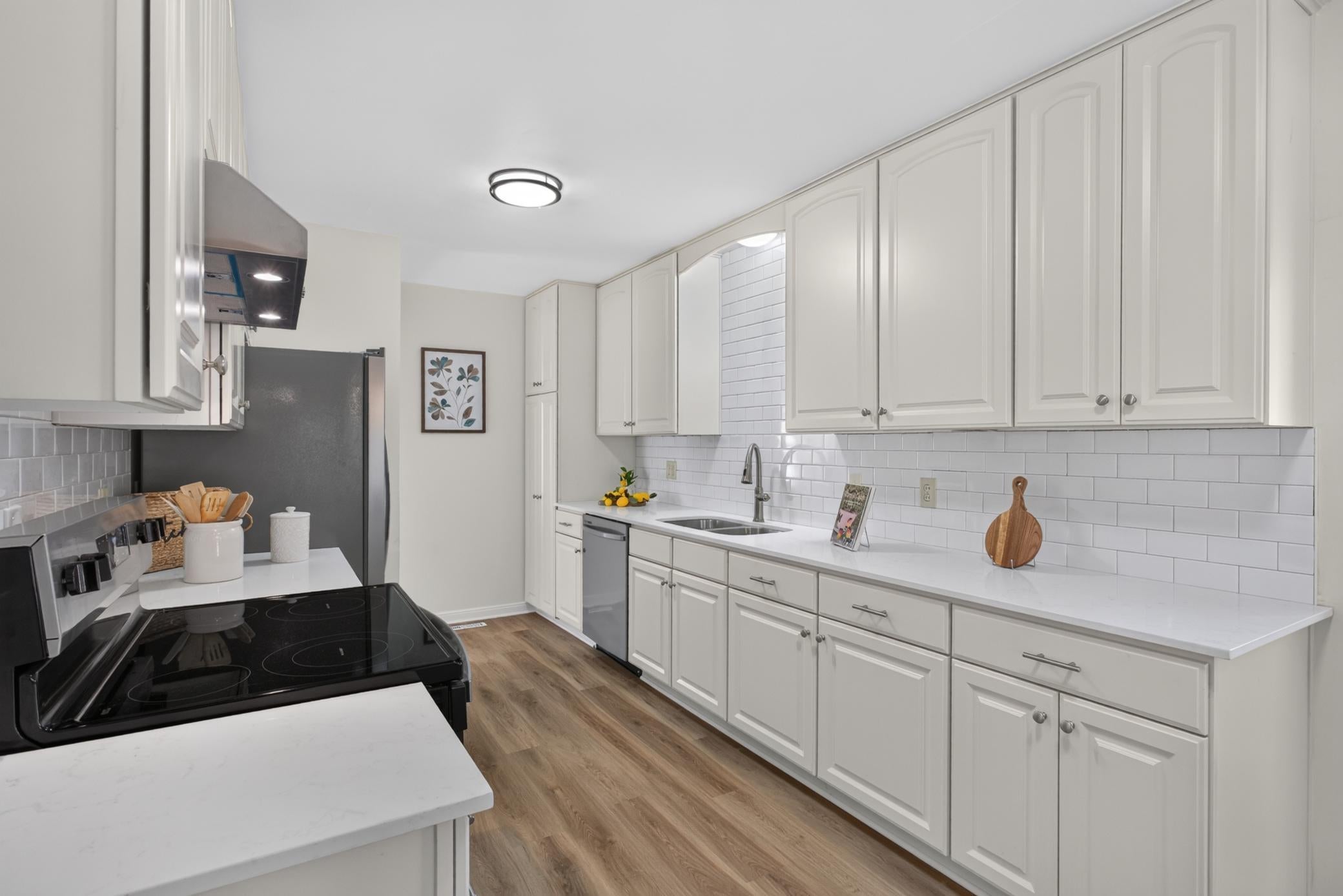 4445 6th Street NE