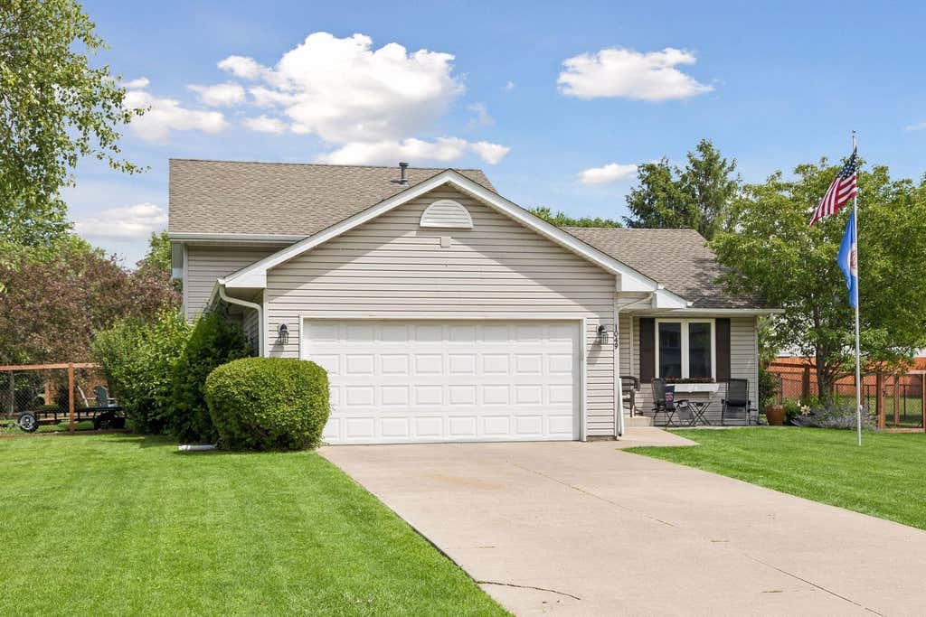Photo of 1049 Bonnieview Drive, Woodbury, MN 55129 (MLS # 7093018)