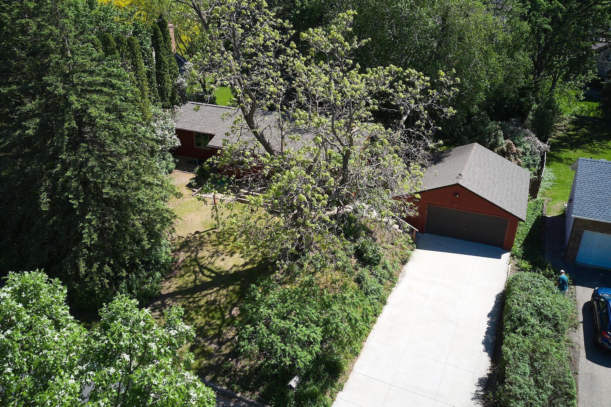 8801 Lakeview Road