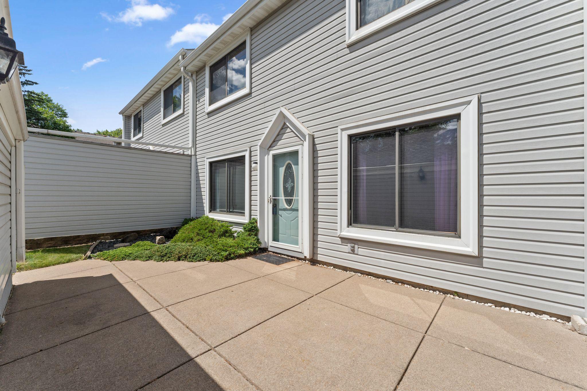 943 Sylvia Lane