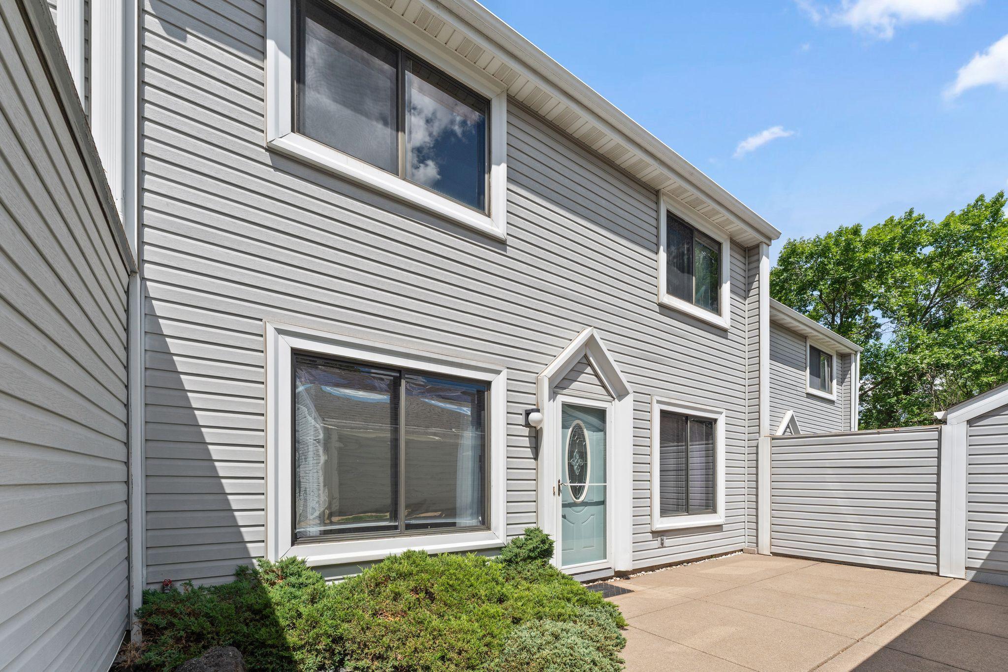 943 Sylvia Lane