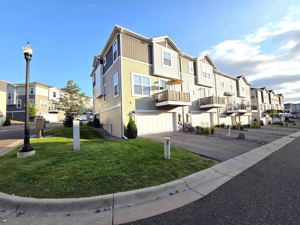 Photo of 2234 Gateway Curve, North Saint Paul, MN 55109 (MLS # 7000476)