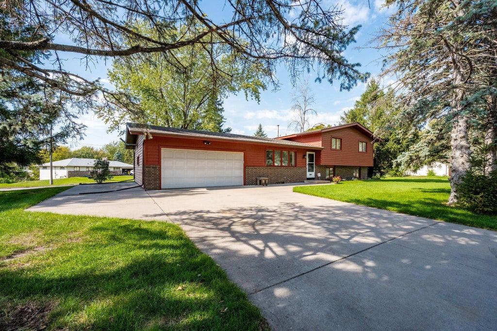 Photo of 7901 Douglas Drive N, Brooklyn Park, MN 55443 (MLS # 7155915)