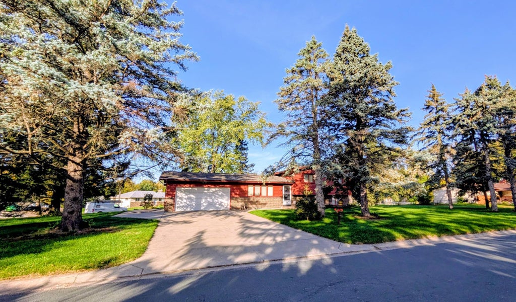 Photo of 7901 Douglas Drive N, Brooklyn Park, MN 55443 (MLS # 7155915)