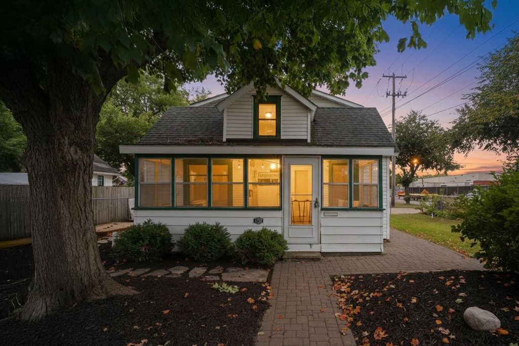 Photo of 1732 Jefferson Street NE, Minneapolis, MN 55413 (MLS # 7012232)