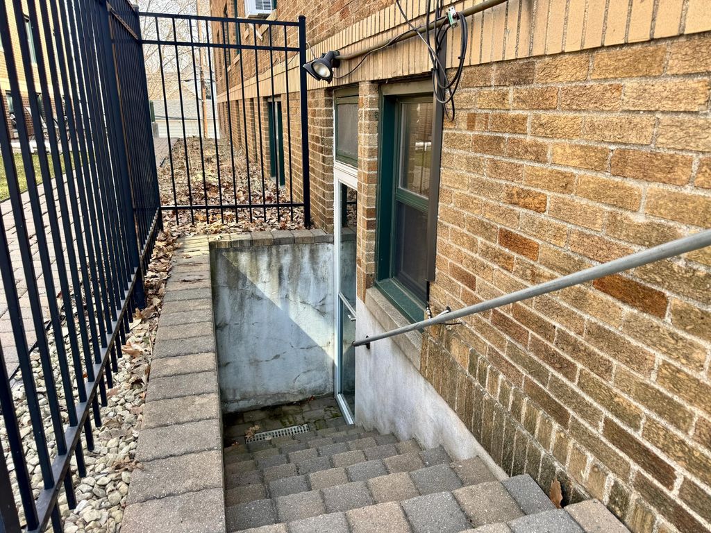 Photo of 4227 Nicollet Avenue #1, Minneapolis, MN 55409 (MLS # 7045929)