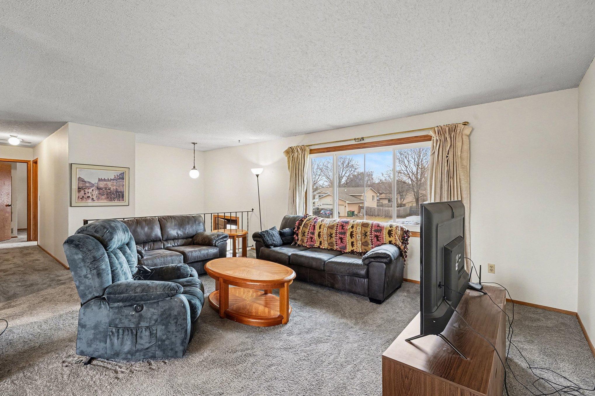 10216 Erskin Street NE