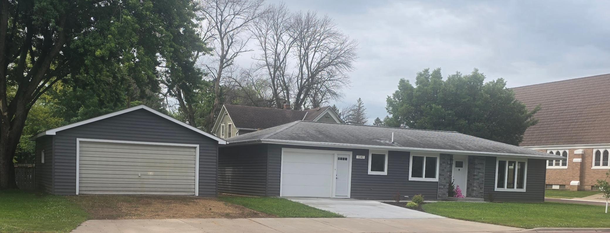 1502 2nd Avenue - Photo 2