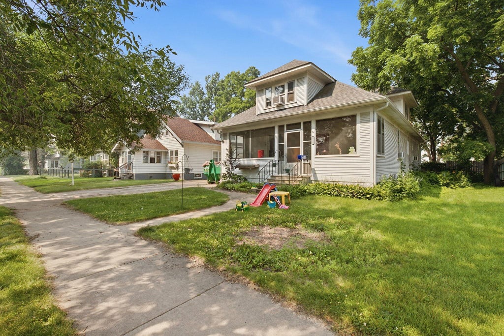Photo of 711 N 7th Street, Brainerd, MN 56401 (MLS # 7082076)