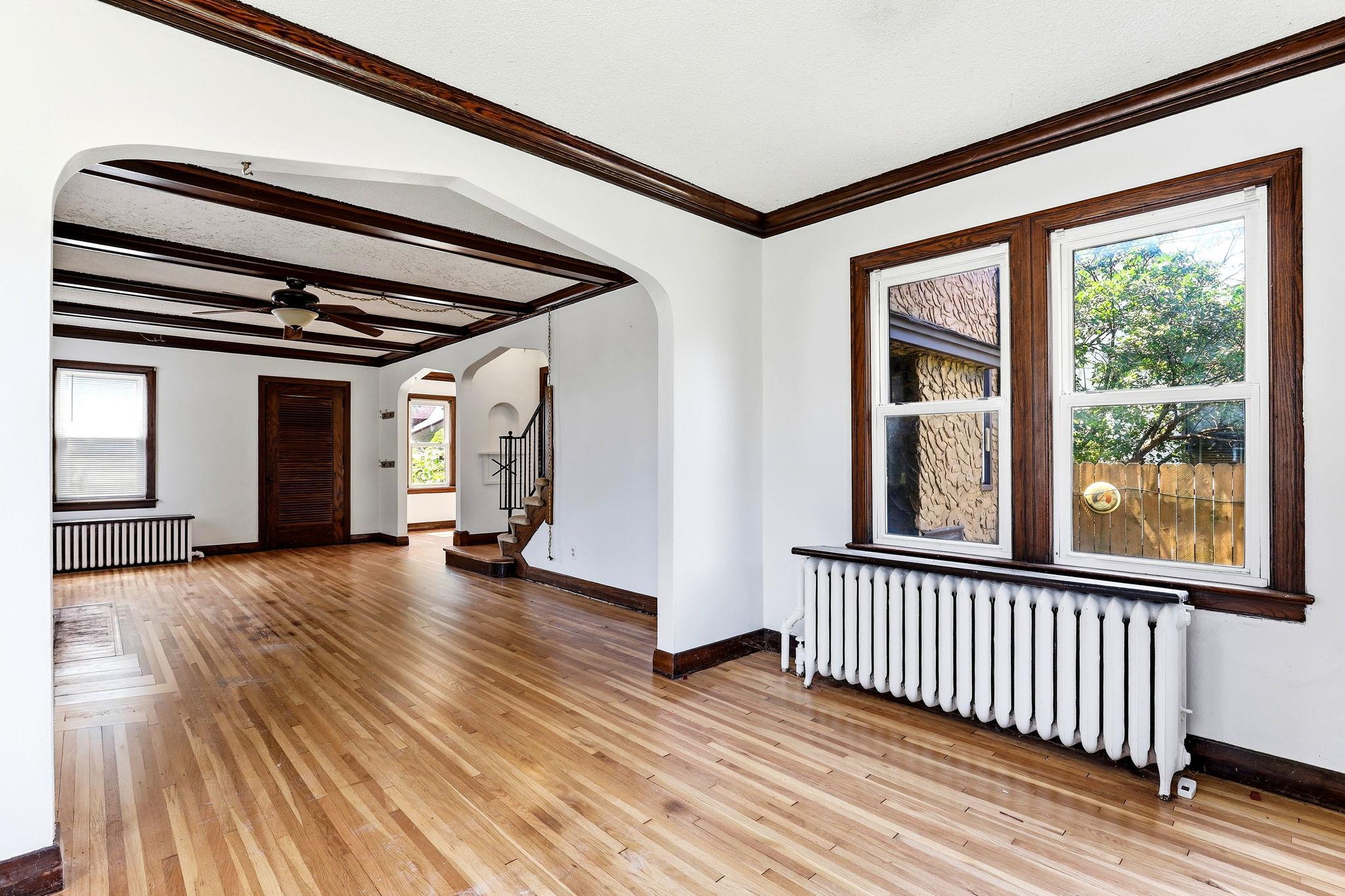 251 Stevens Street W