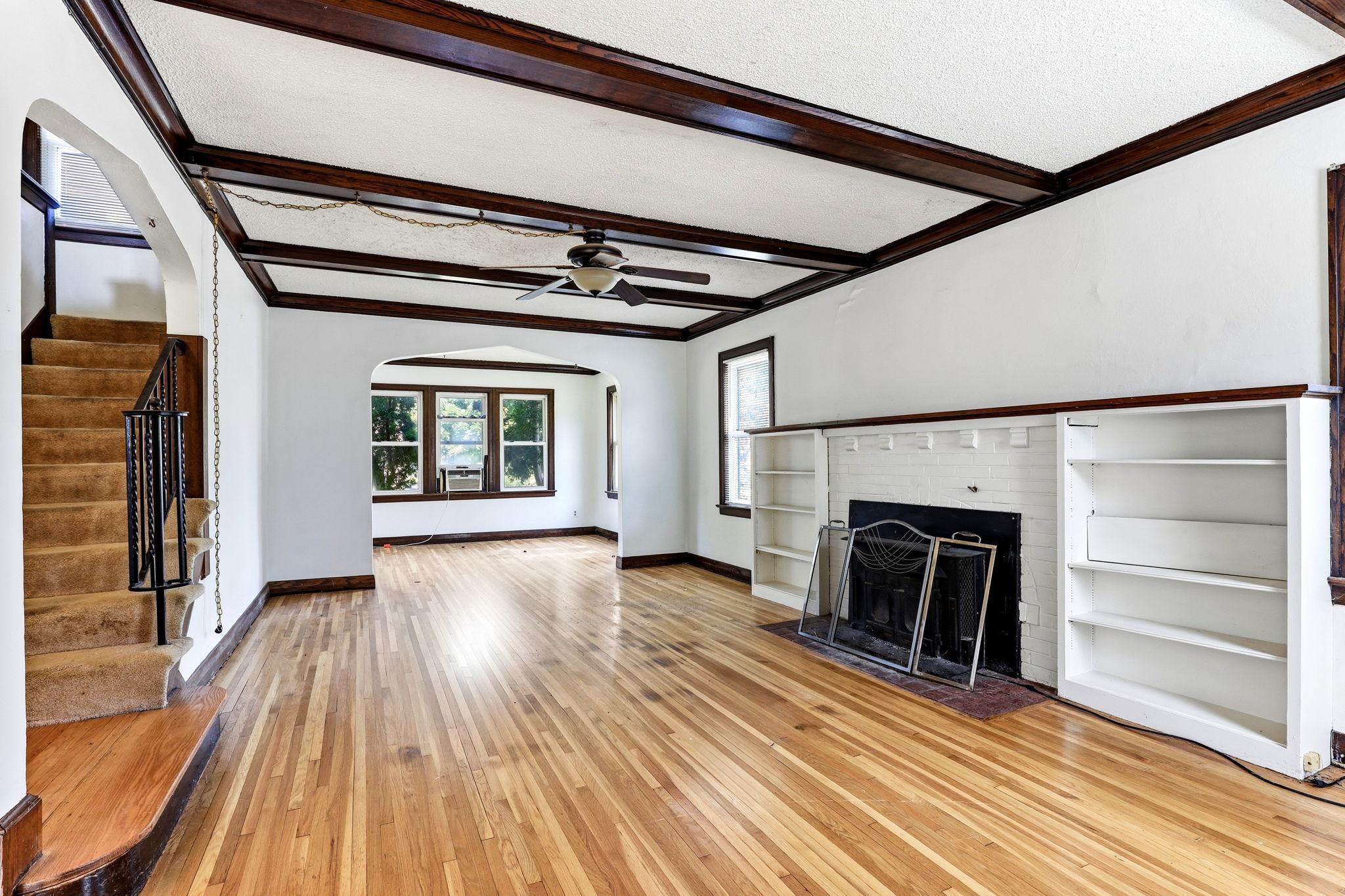 251 Stevens Street W