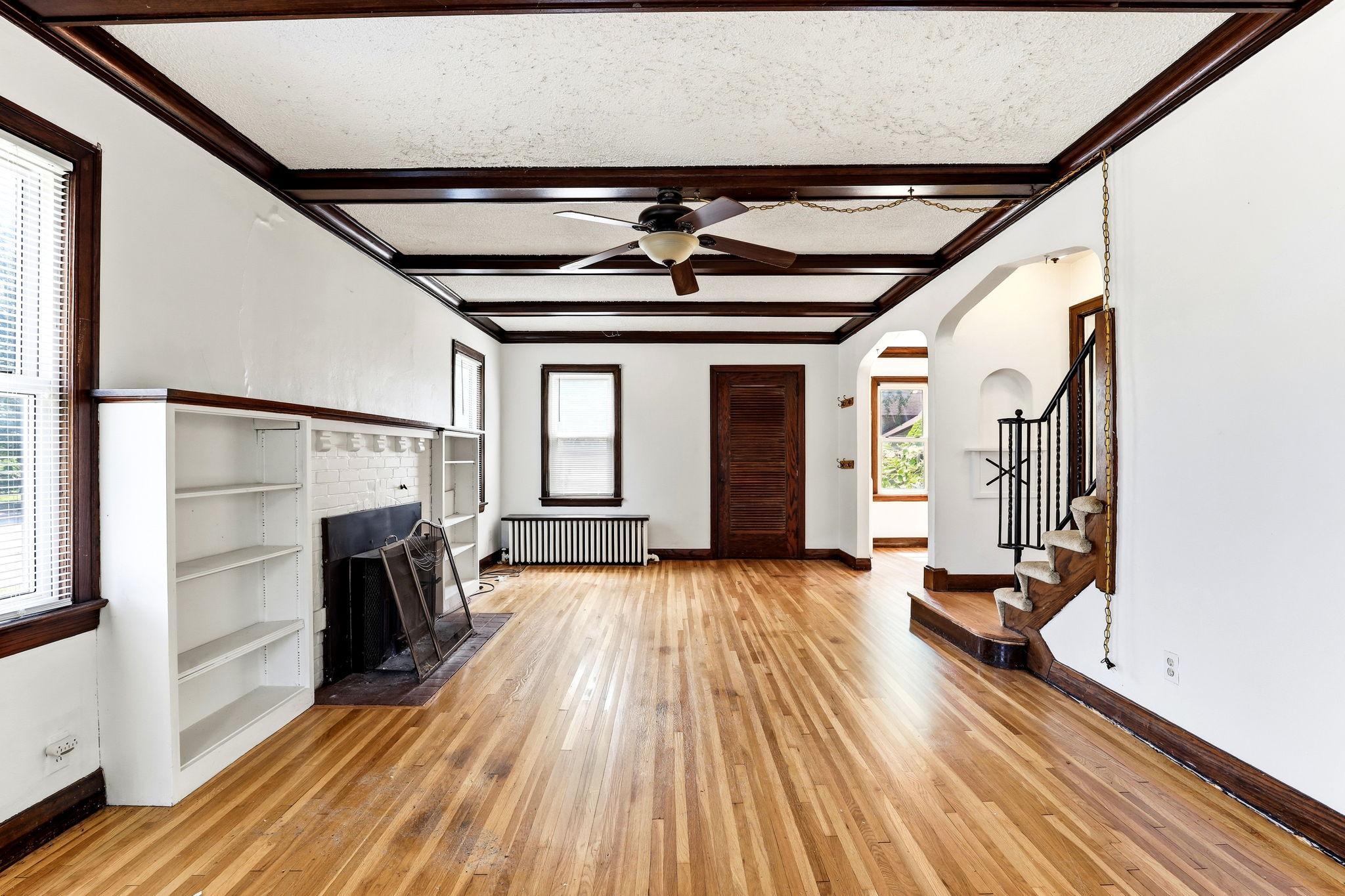 251 Stevens Street W