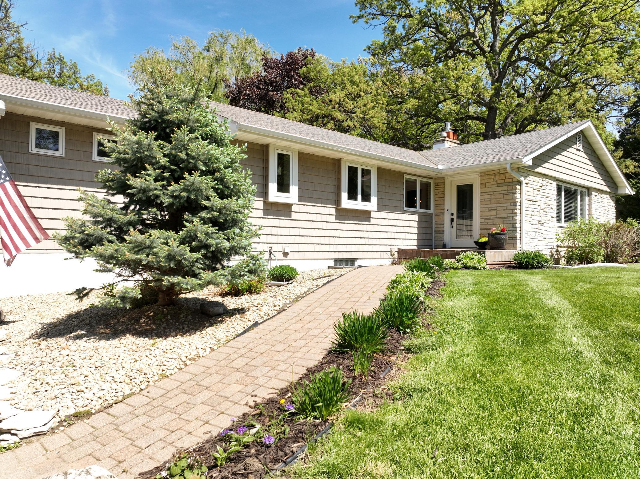 4713 Fairhills Road W