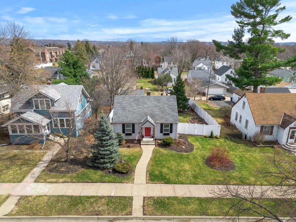 Photo of 646 16th Avenue N, South Saint Paul, MN 55075 (MLS # 7049427)