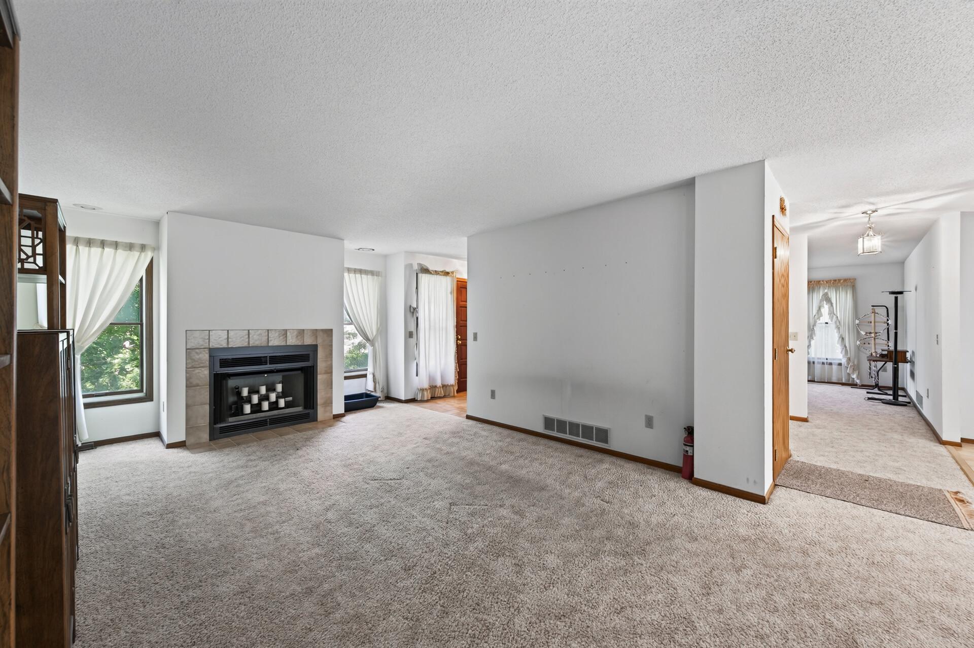2597 Hayward Avenue N