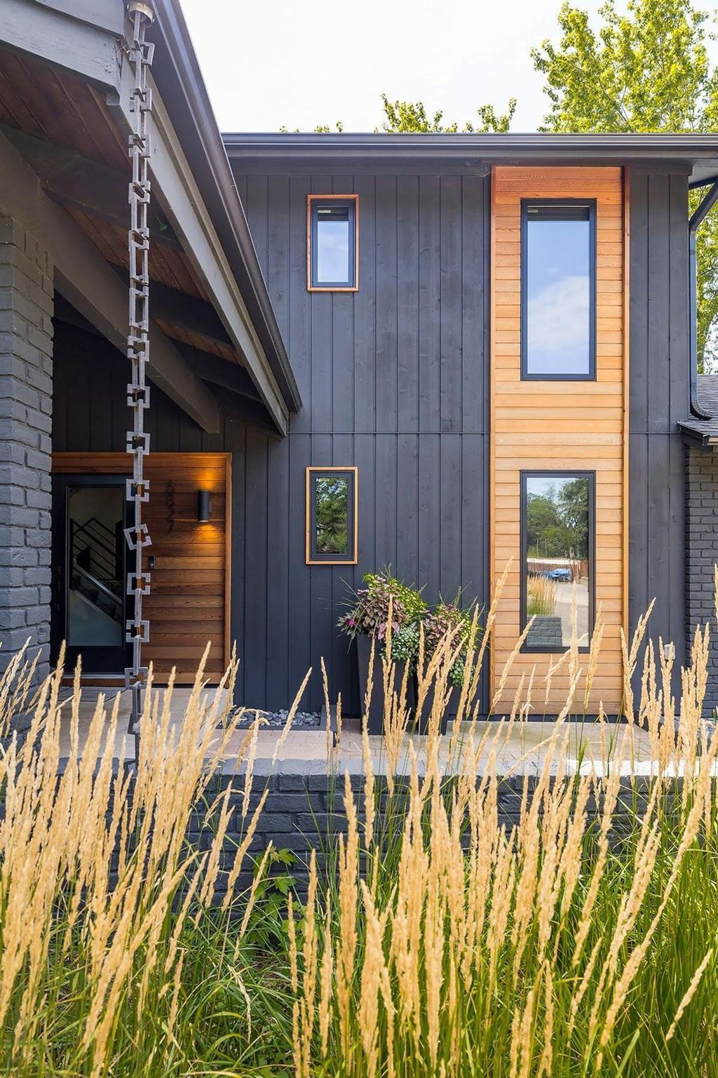 Photo of 6827 Kingston Circle N, Golden Valley, MN 55427 (MLS # 7056037)