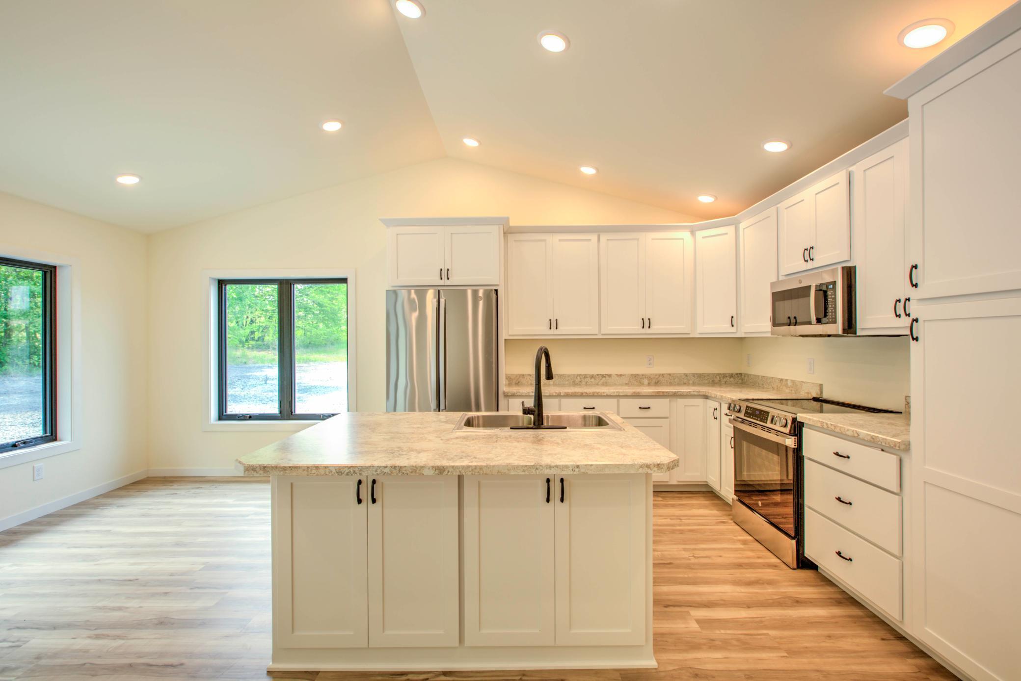 480 Glenn Street W