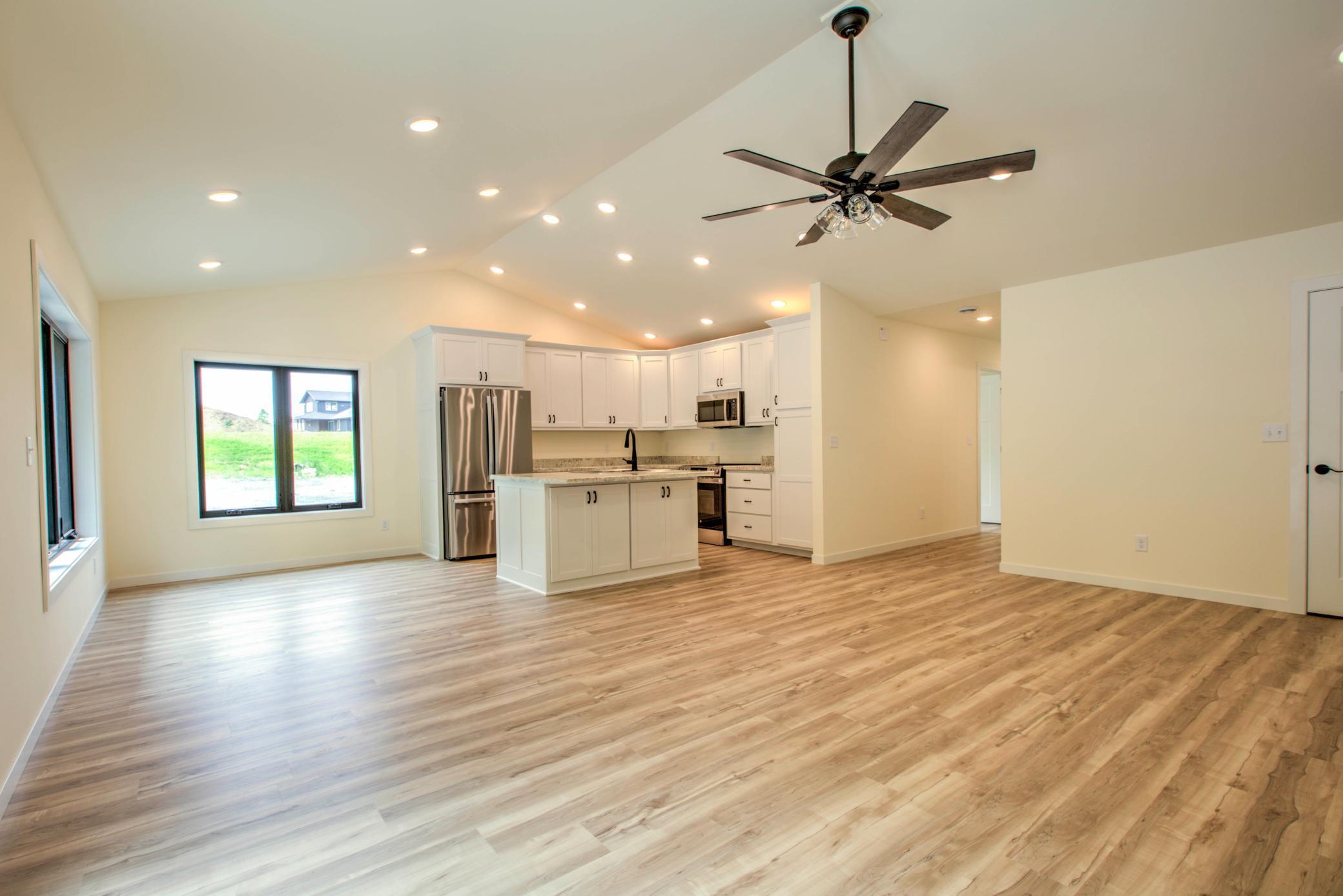 480 Glenn Street W
