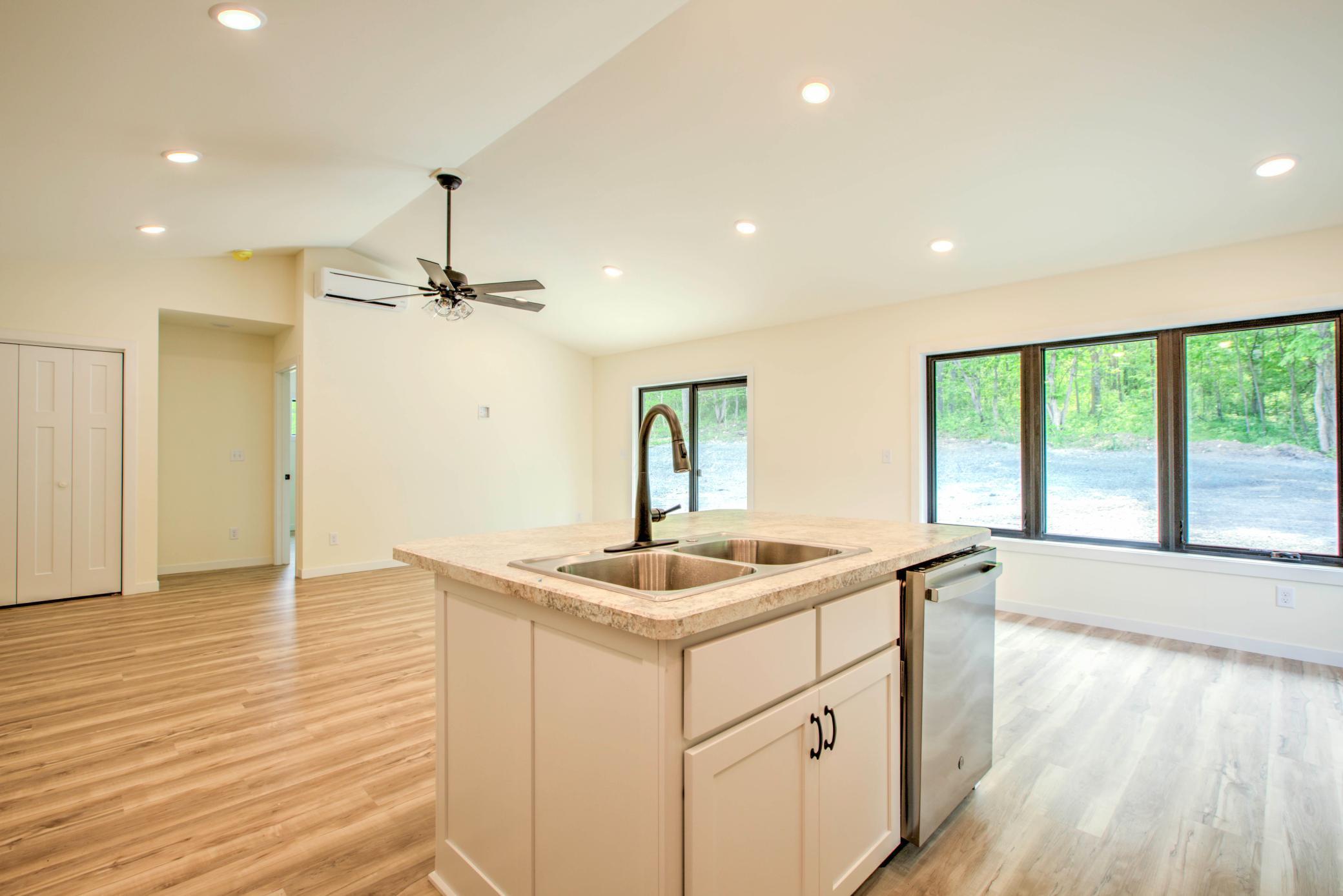 480 Glenn Street W