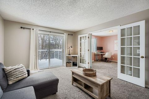 927 Pond View Court Vadnais Heights MN 55127