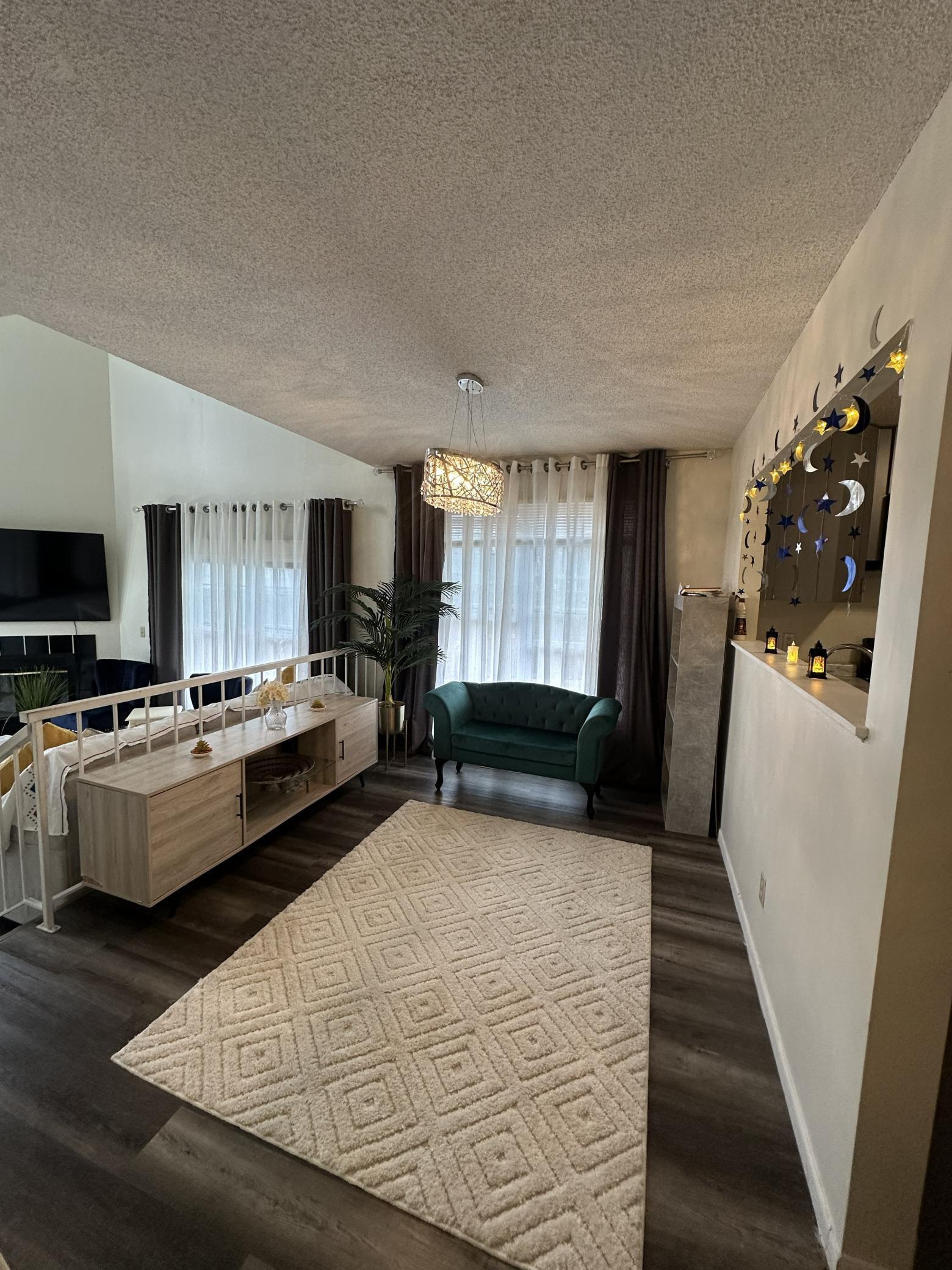 1612 Rose Hill Circle