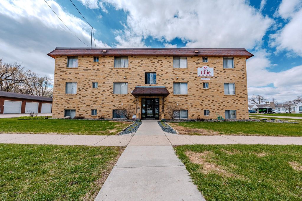 Photo of 301 6th Street S, Moorhead, MN 56560 (MLS # 7067754)