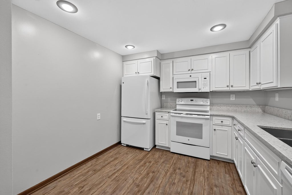 Photo of 1077 Sibley Memorial Highway #608, Saint Paul, MN 55118 (MLS # 7150369)