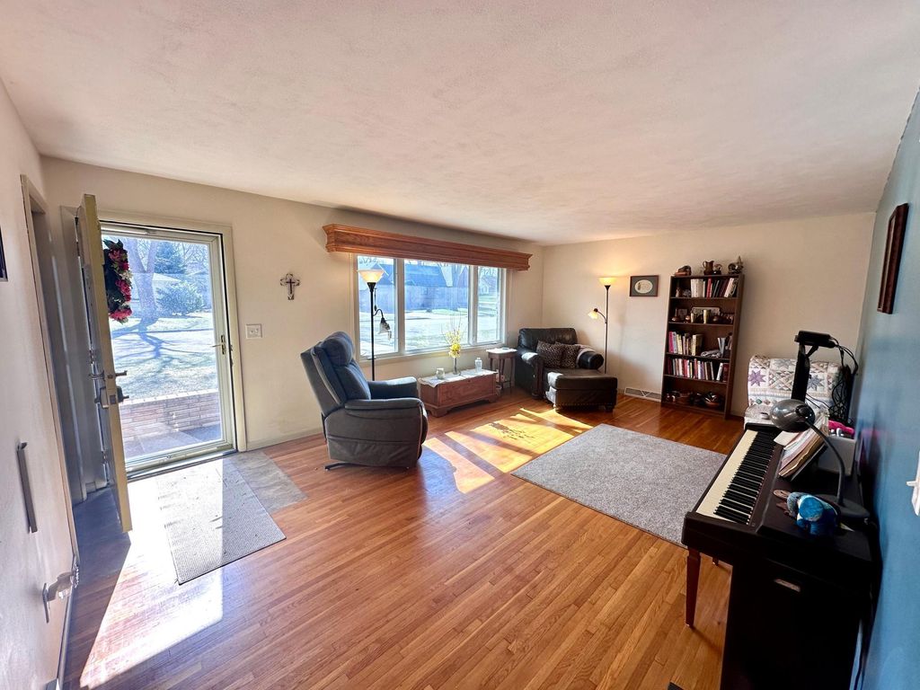 Photo of 306 N Elm Street, Marshall, MN 56258 (MLS # 7049349)