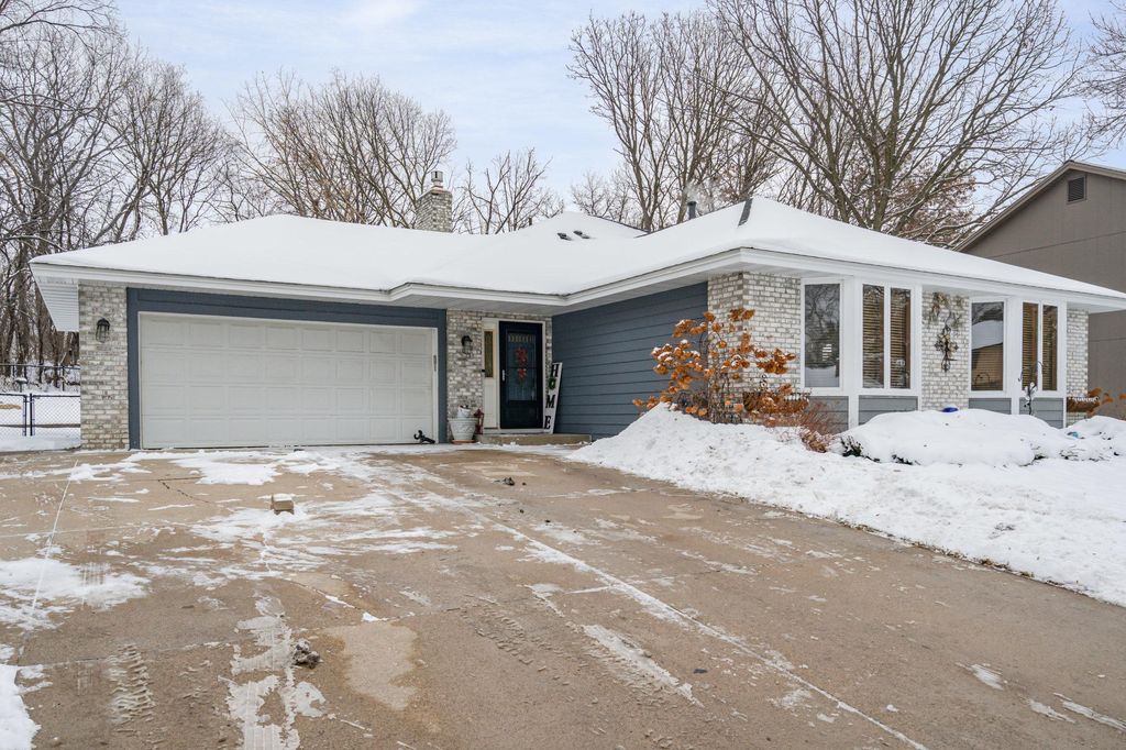 Photo of 14809 Southpointe Curve, Burnsville, MN 55306 (MLS # 6811104)