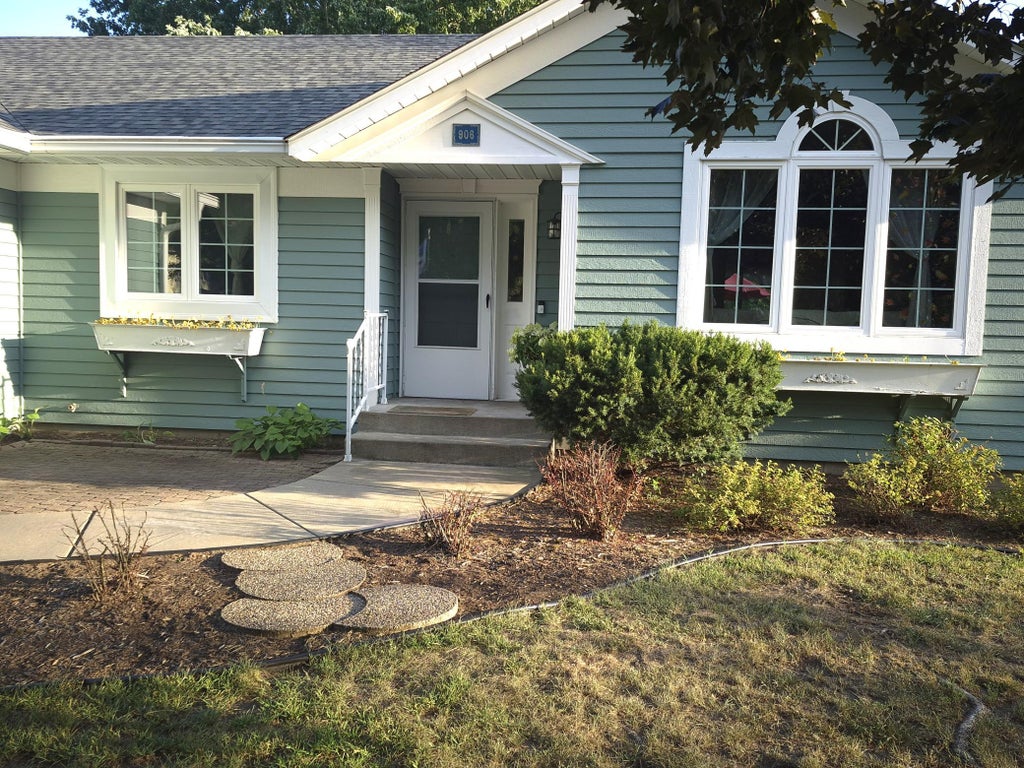 Photo of 906 21st Street SE, Saint Cloud, MN 56304 (MLS # 7137406)