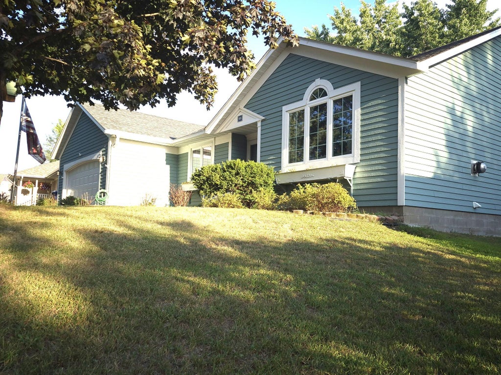 Photo of 906 21st Street SE, Saint Cloud, MN 56304 (MLS # 7137406)