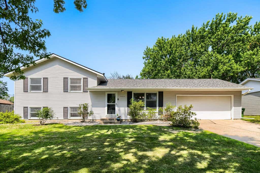 Photo of 10439 Thrush Street NW, Coon Rapids, MN 55433 (MLS # 7115018)