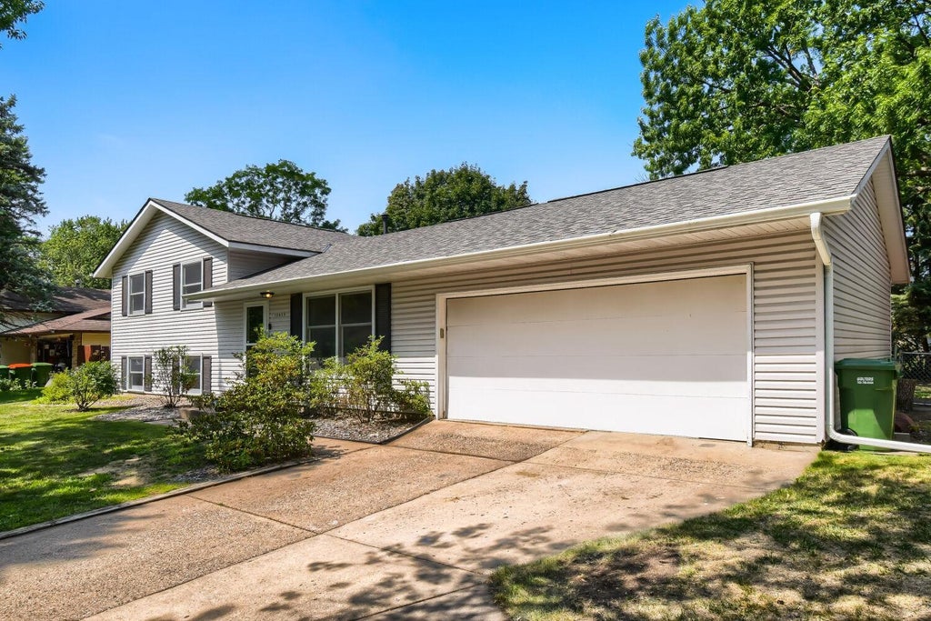 Photo of 10439 Thrush Street NW, Coon Rapids, MN 55433 (MLS # 7115018)