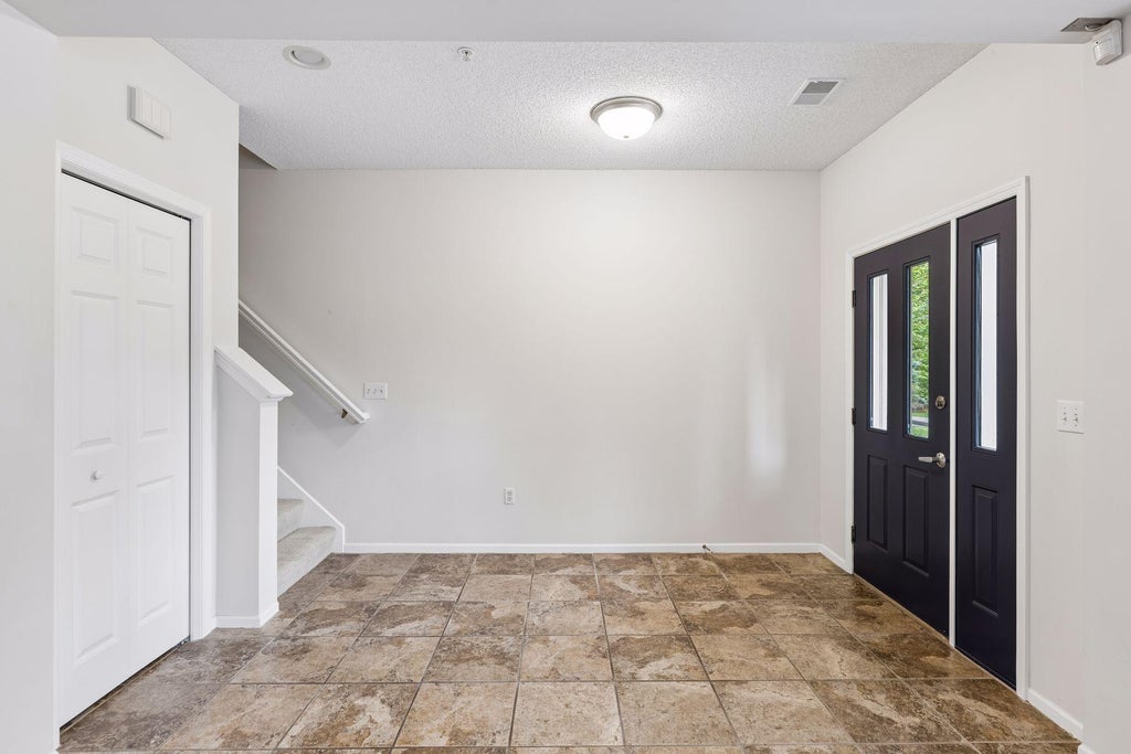 Photo of 6090 W 16th Street #913, Saint Louis Park, MN 55416 (MLS # 7149313)