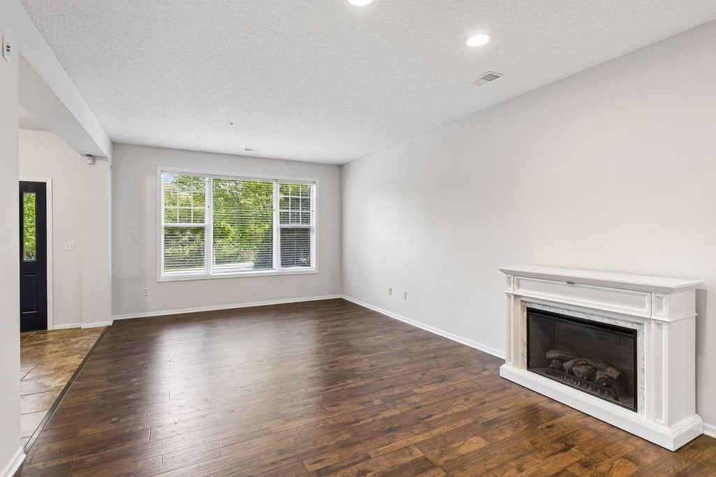 Photo of 6090 W 16th Street #913, Saint Louis Park, MN 55416 (MLS # 7149313)