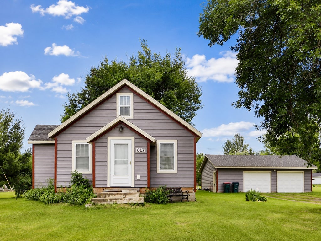 Photo of 617 E Minnesota Avenue, Randall, MN 56475 (MLS # 7120998)