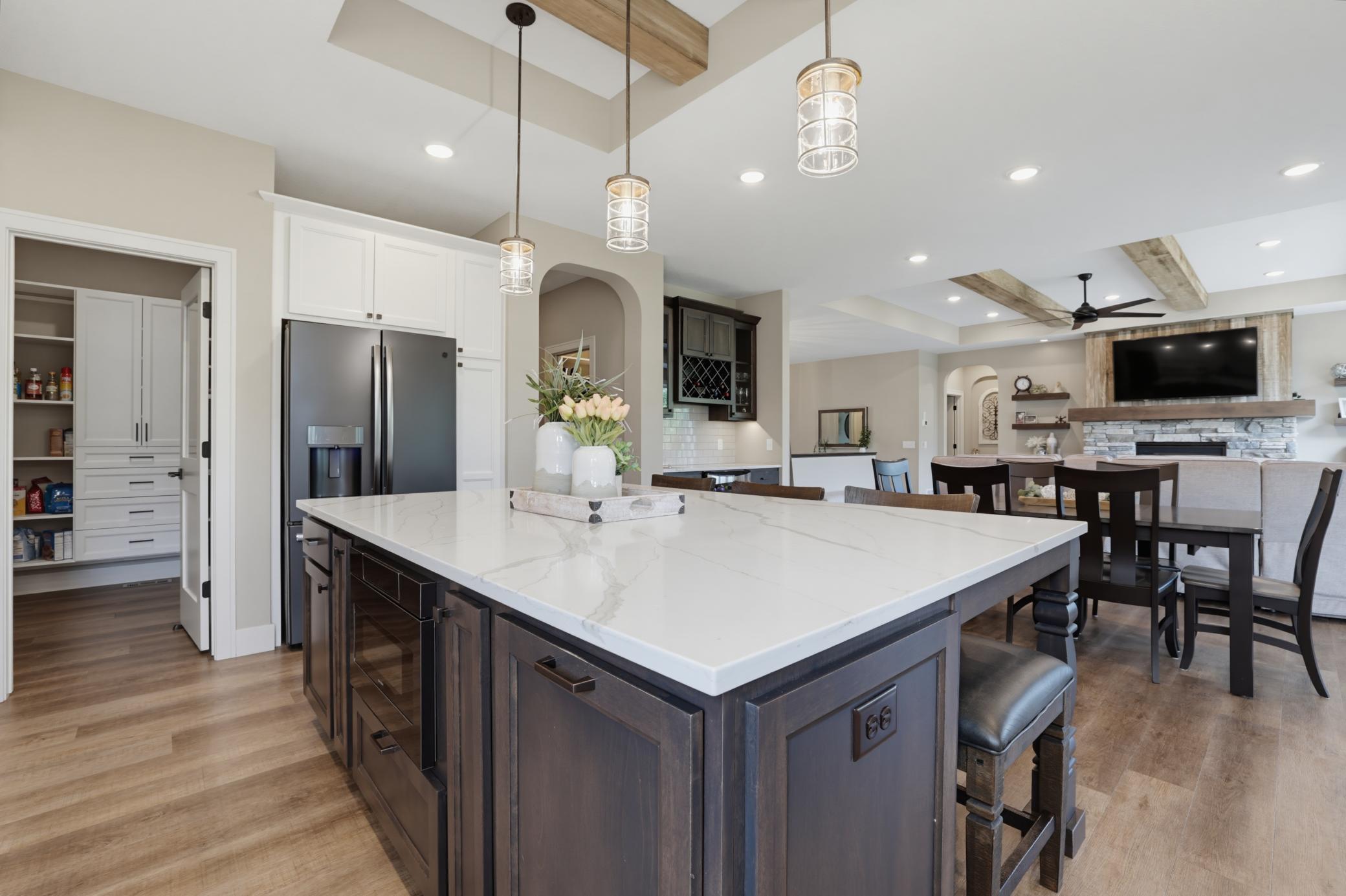 977 Pheasant Run S