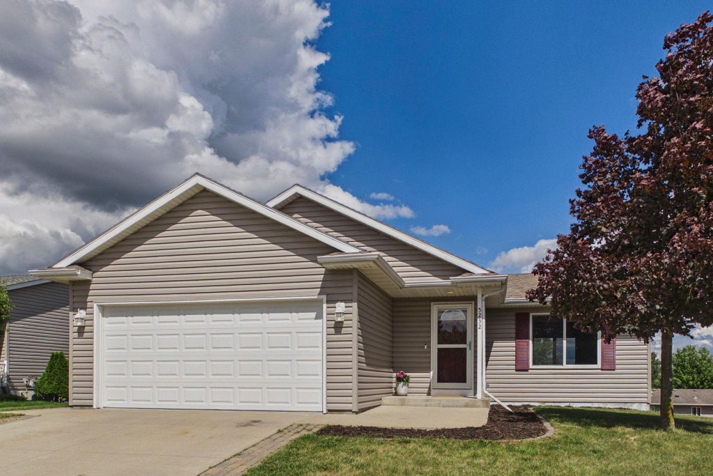 Photo of 5232 Kingsbury Place NW, Rochester, MN 55901 (MLS # 7094925)