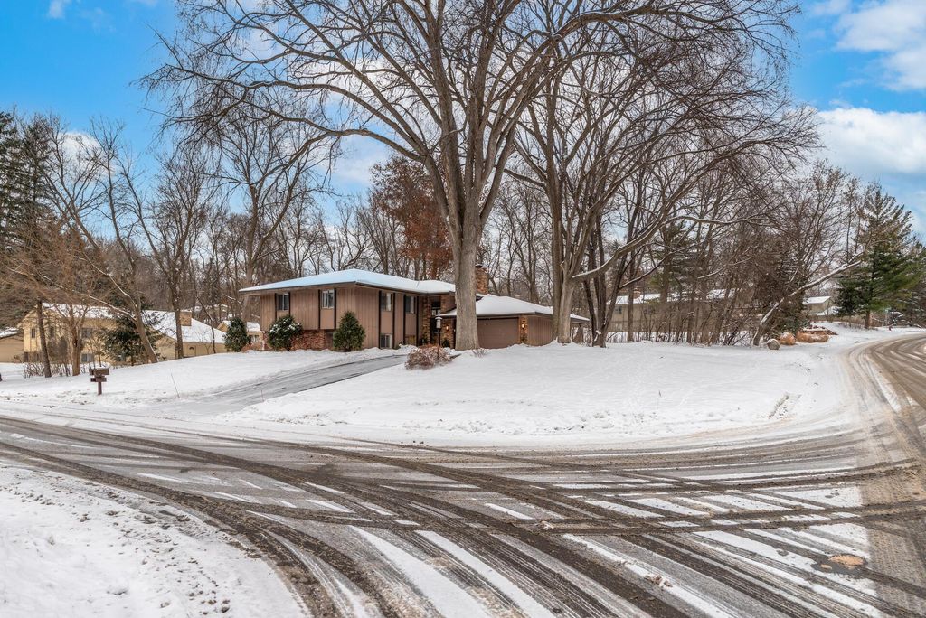Photo of 12825 Woodview Lane, Burnsville, MN 55337 (MLS # 6814579)