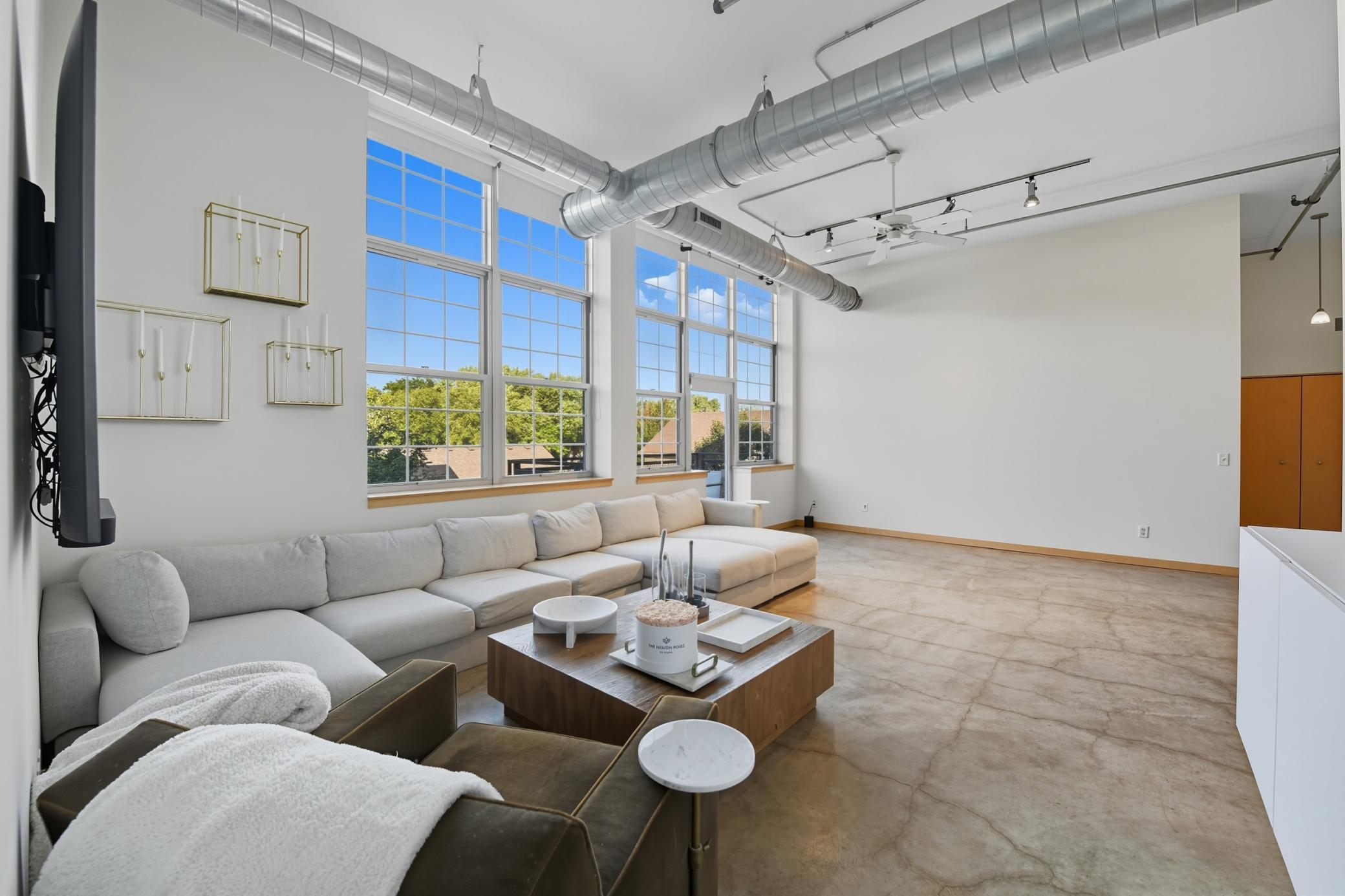 4100 Vernon Avenue S S205