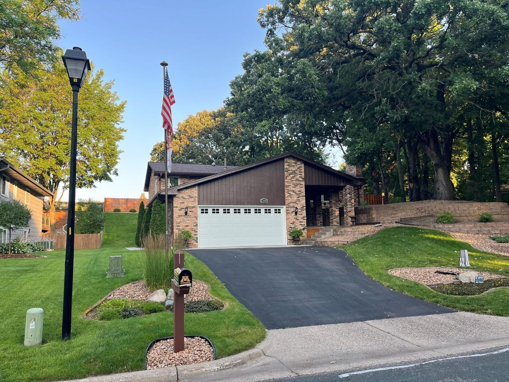 Photo of 13400 Penn Avenue S, Burnsville, MN 55337 (MLS # 7030487)