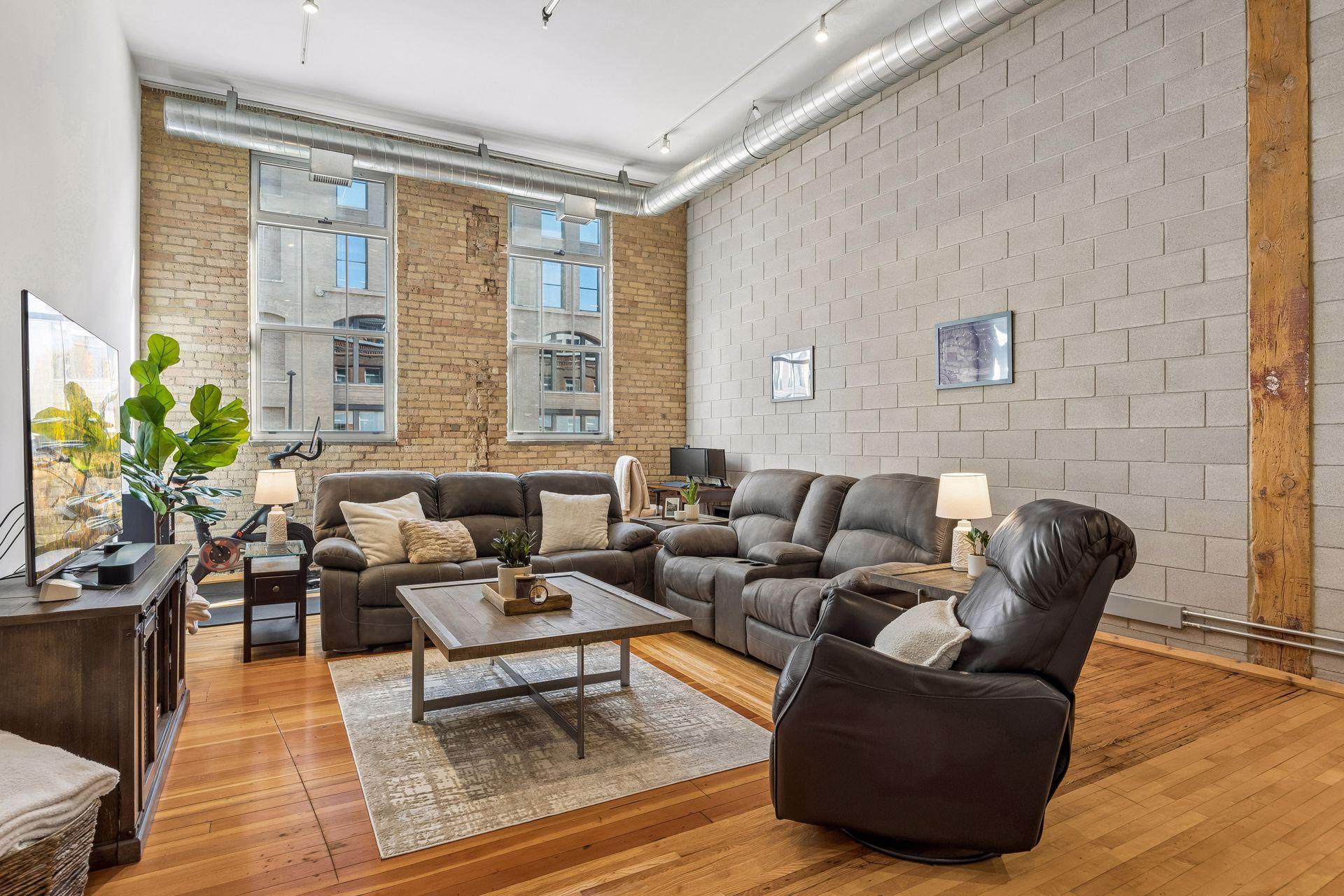801 Washington Avenue N 220