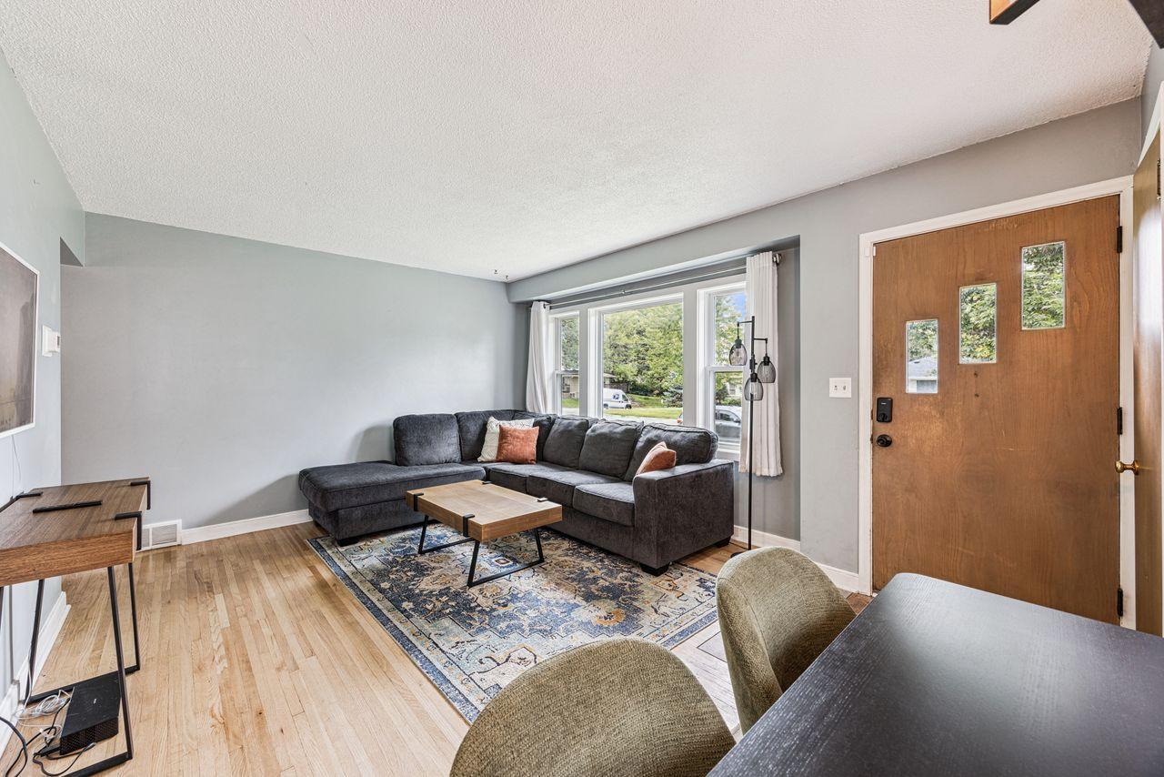 6308 Newton Avenue S