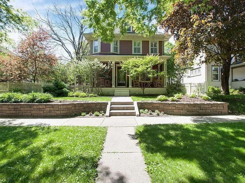 Photo of 770 Ashland Avenue, Saint Paul, MN 55104 (MLS # 7024446)