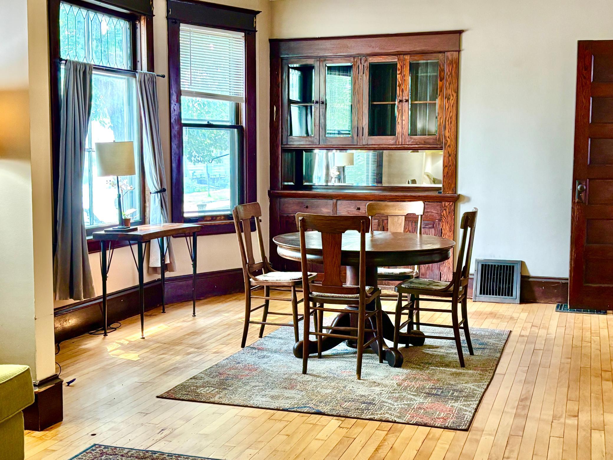 998 Margaret Street - Photo 3