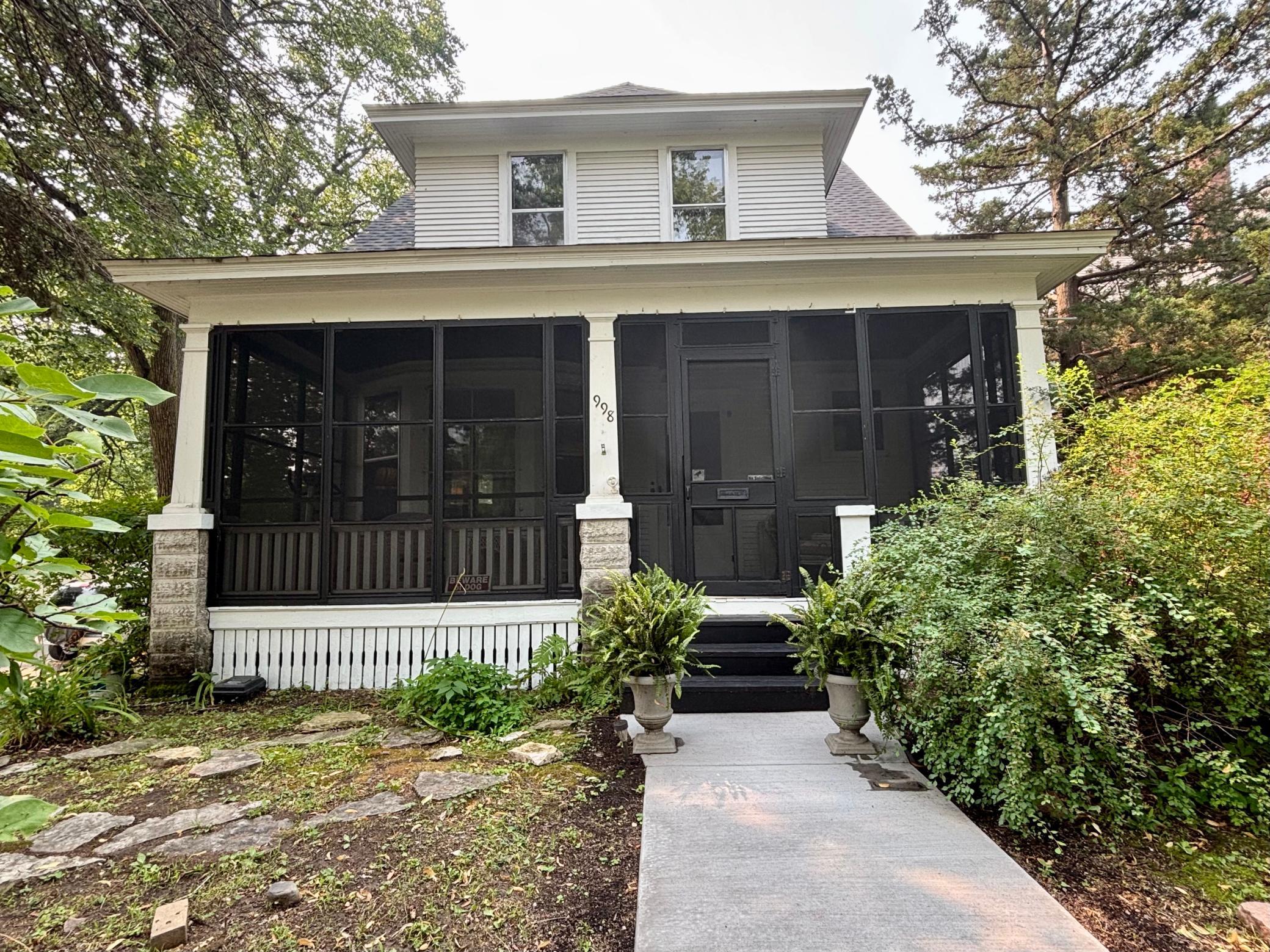 998 Margaret Street - Photo 2
