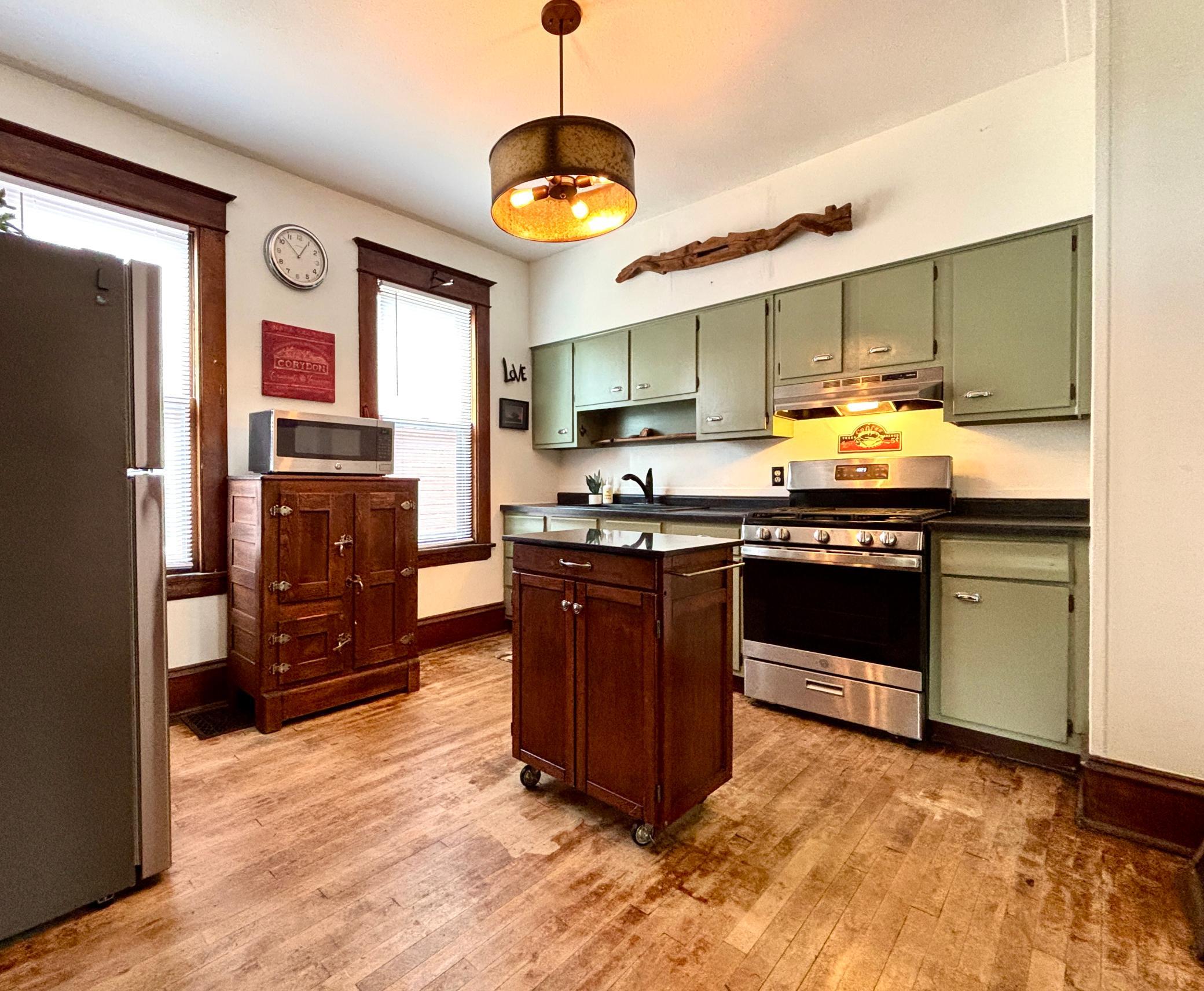 998 Margaret Street - Photo 4