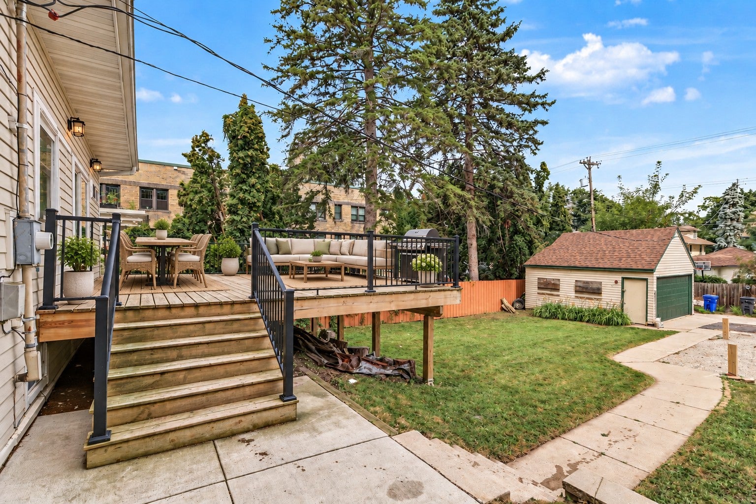 1977 Grand Avenue
