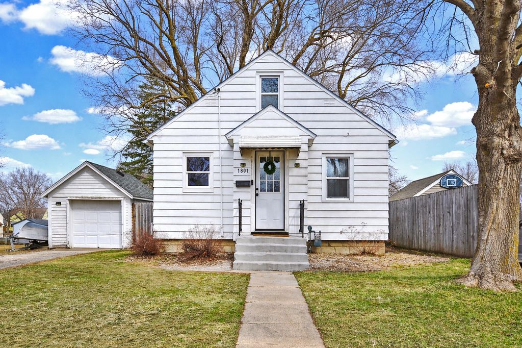 Photo of 1801 E Oakland Avenue, Austin, MN 55912 (MLS # 7042619)